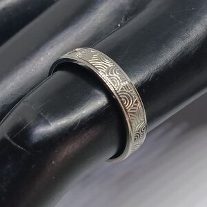 Elegant Silver Patterned Women's Ring